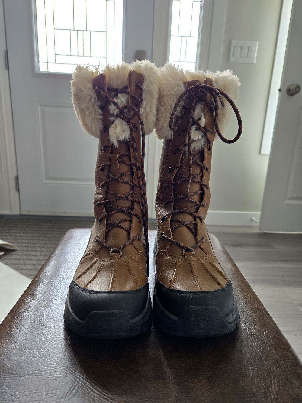 Ladies Size 9, UGG Andirondak Boots